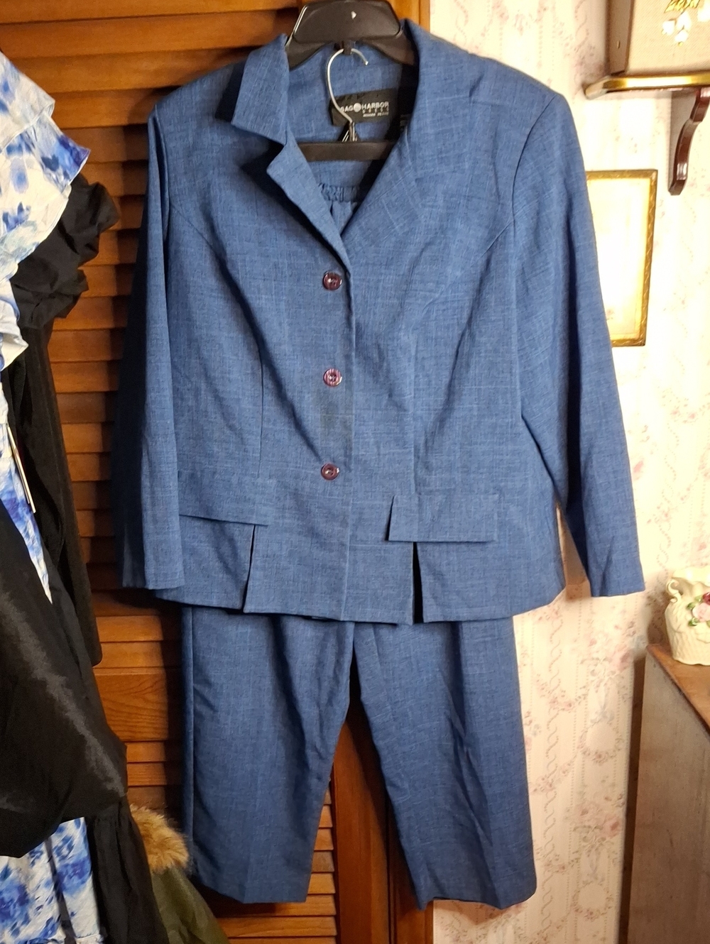 Sag Harbor 16P Blue 2 Piece Suit Preloved